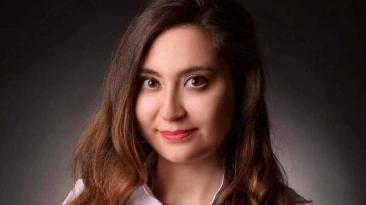 Asistan Doktor İrem Tombaloğlu'nun ölümü tıp camiasını yasa boğdu. Kocaeli Üniversitesi Tıp Fakültesi Çocuk Bölümünde asistanlık yapan doktorun ölüm nedeni açıklanmadı. 